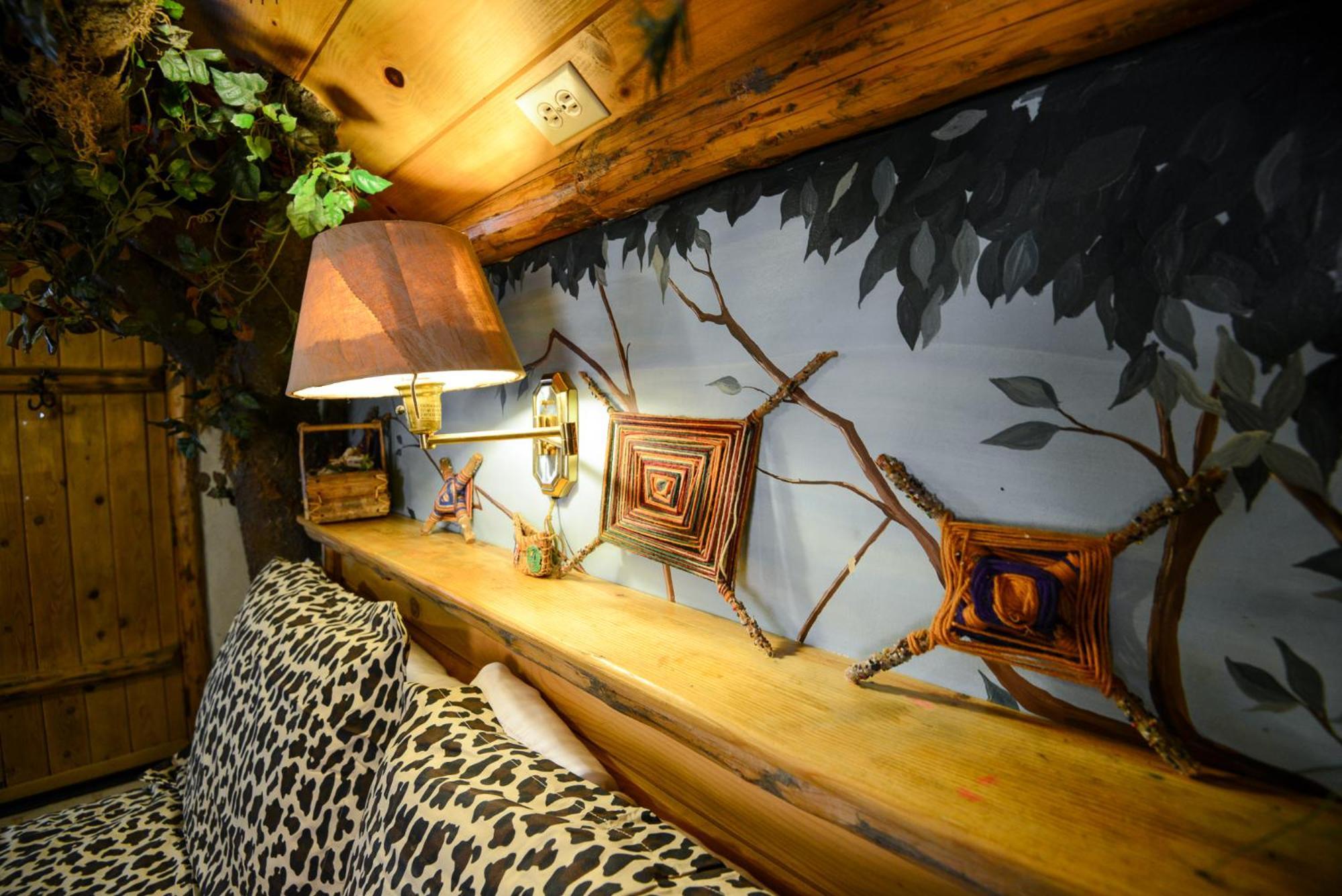 Castle Wood Theme Cottages- Couples Only بيغ بير لاكي، سان بيرناردينو، كاليفورنيا المظهر الخارجي الصورة