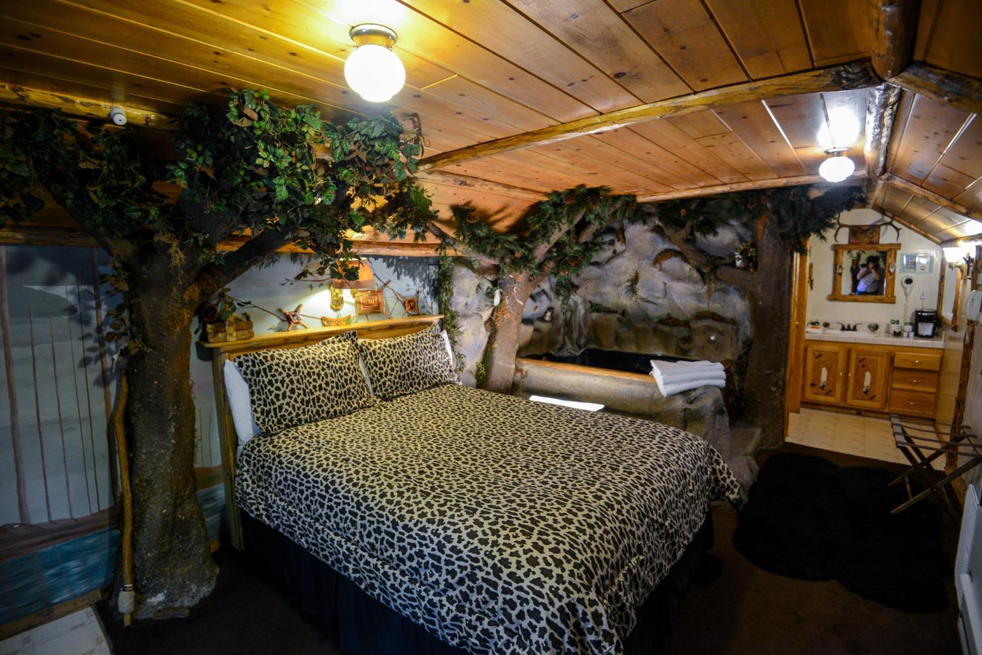 Castle Wood Theme Cottages- Couples Only بيغ بير لاكي، سان بيرناردينو، كاليفورنيا المظهر الخارجي الصورة