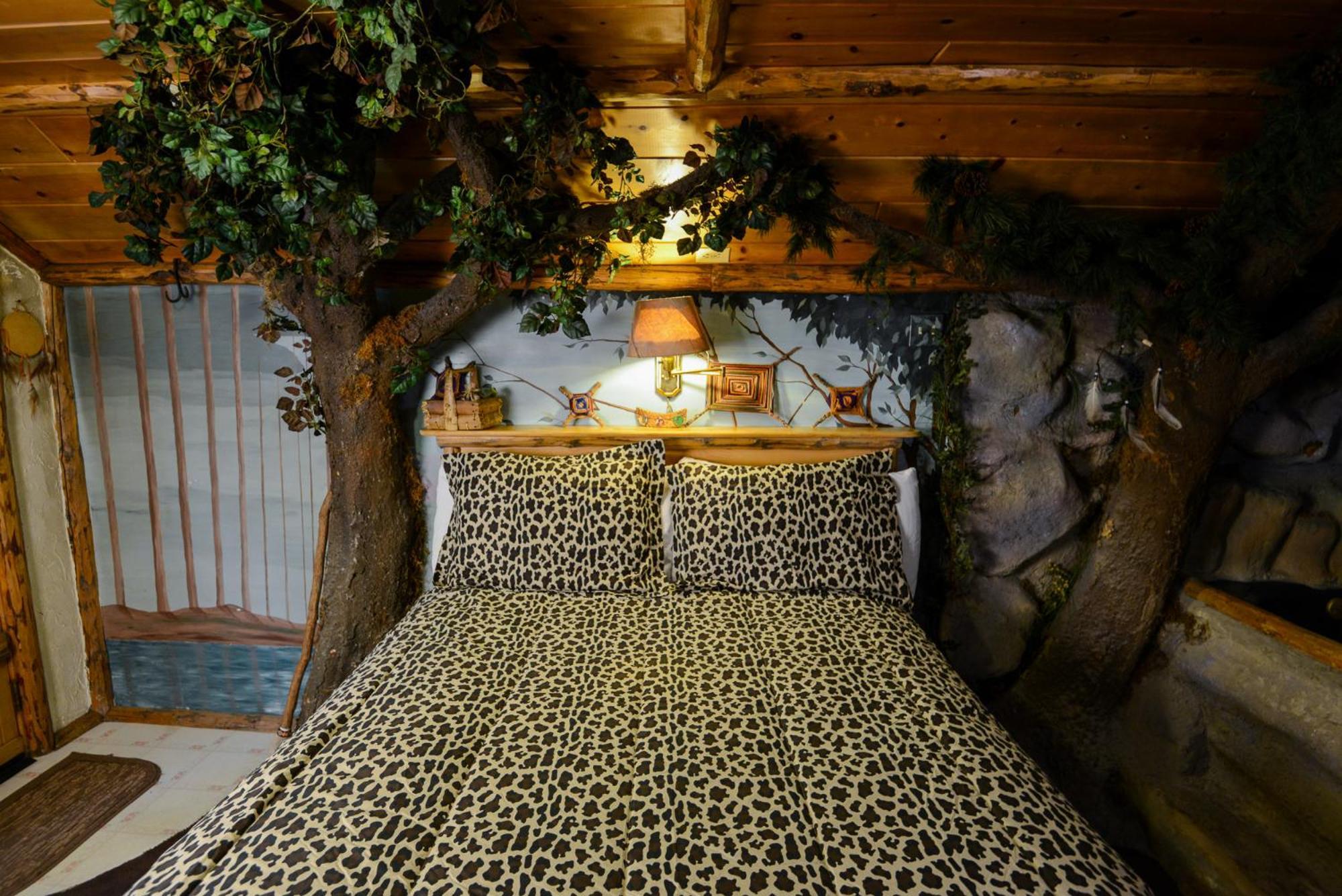 Castle Wood Theme Cottages- Couples Only بيغ بير لاكي، سان بيرناردينو، كاليفورنيا المظهر الخارجي الصورة