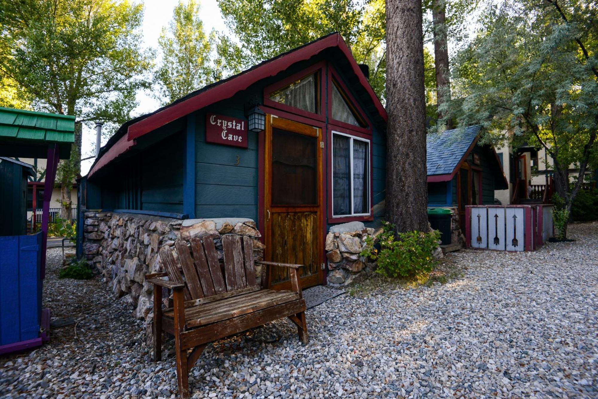 Castle Wood Theme Cottages- Couples Only بيغ بير لاكي، سان بيرناردينو، كاليفورنيا المظهر الخارجي الصورة