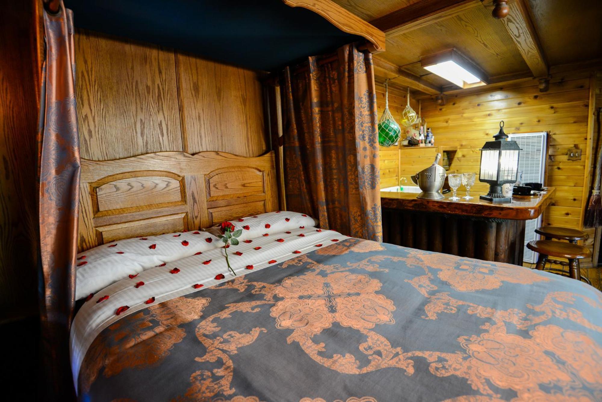 Castle Wood Theme Cottages- Couples Only بيغ بير لاكي، سان بيرناردينو، كاليفورنيا المظهر الخارجي الصورة