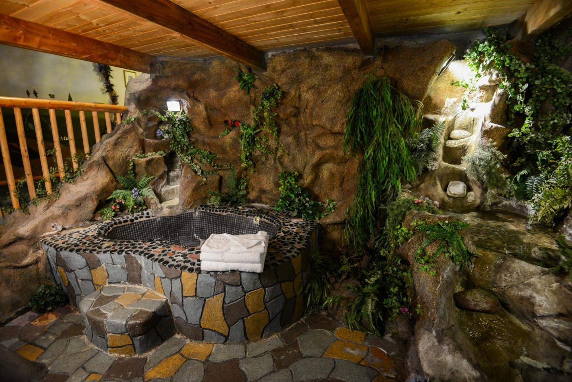 Castle Wood Theme Cottages- Couples Only بيغ بير لاكي، سان بيرناردينو، كاليفورنيا المظهر الخارجي الصورة