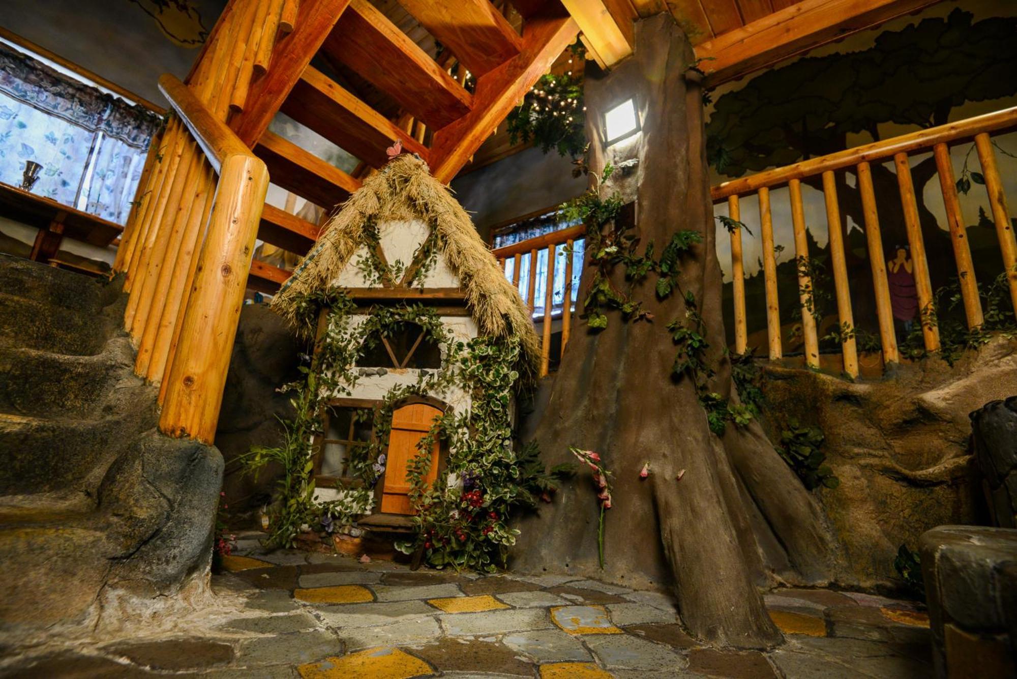Castle Wood Theme Cottages- Couples Only بيغ بير لاكي، سان بيرناردينو، كاليفورنيا المظهر الخارجي الصورة