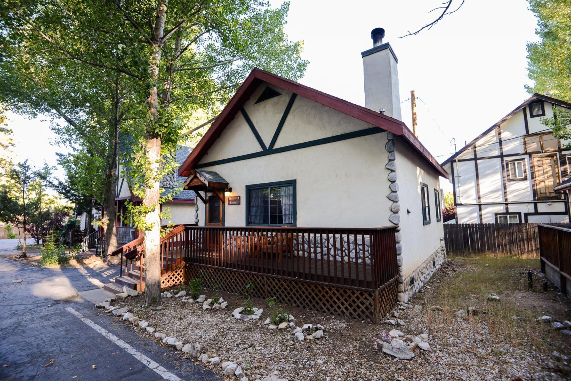 Castle Wood Theme Cottages- Couples Only بيغ بير لاكي، سان بيرناردينو، كاليفورنيا المظهر الخارجي الصورة