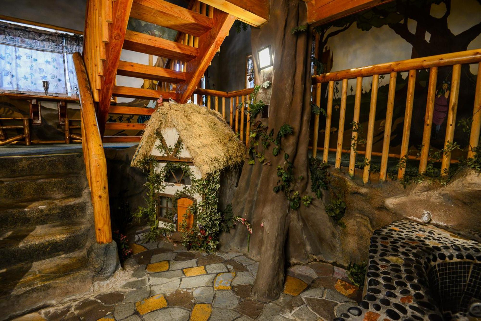 Castle Wood Theme Cottages- Couples Only بيغ بير لاكي، سان بيرناردينو، كاليفورنيا المظهر الخارجي الصورة