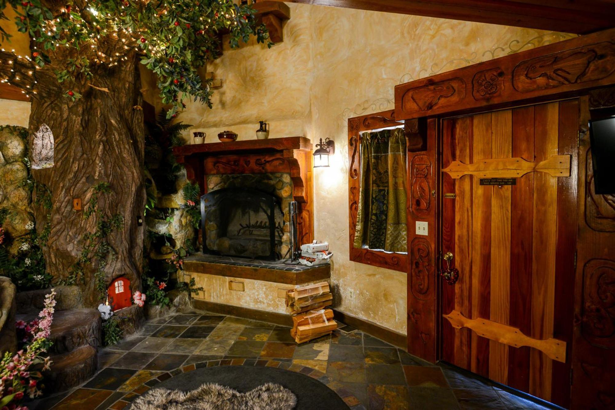 Castle Wood Theme Cottages- Couples Only بيغ بير لاكي، سان بيرناردينو، كاليفورنيا المظهر الخارجي الصورة