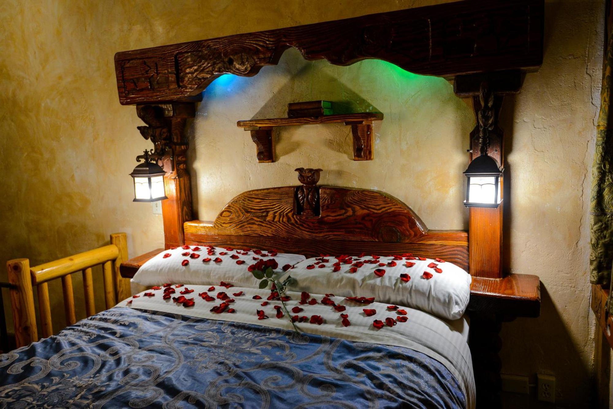 Castle Wood Theme Cottages- Couples Only بيغ بير لاكي، سان بيرناردينو، كاليفورنيا المظهر الخارجي الصورة