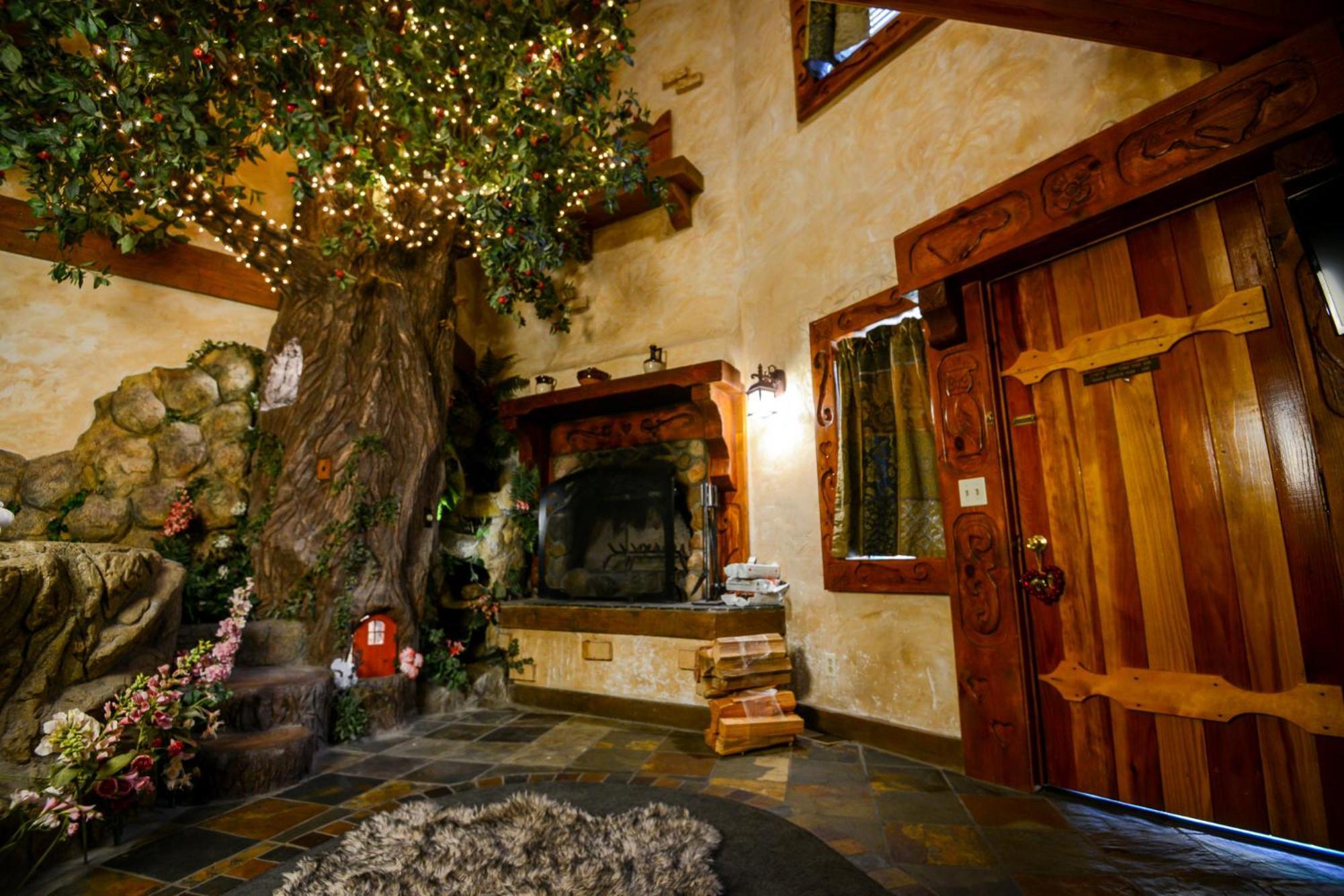 Castle Wood Theme Cottages- Couples Only بيغ بير لاكي، سان بيرناردينو، كاليفورنيا المظهر الخارجي الصورة