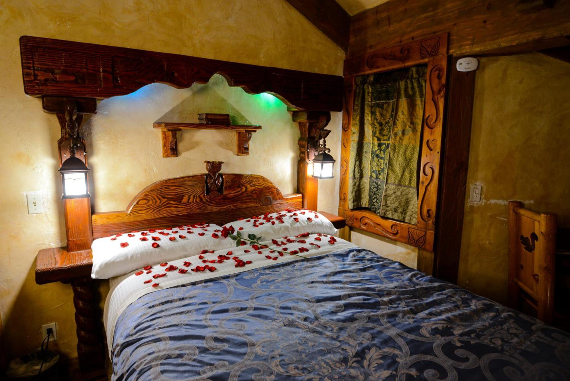 Castle Wood Theme Cottages- Couples Only بيغ بير لاكي، سان بيرناردينو، كاليفورنيا المظهر الخارجي الصورة