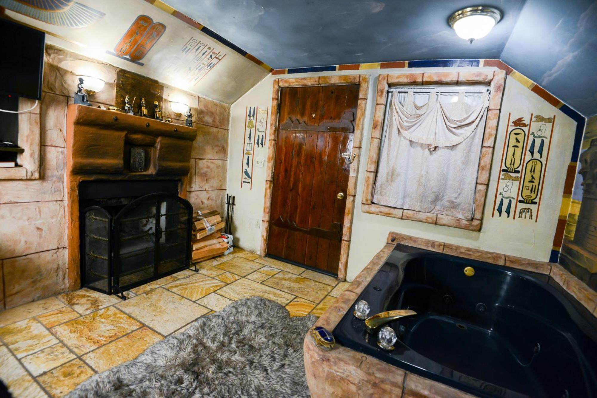 Castle Wood Theme Cottages- Couples Only بيغ بير لاكي، سان بيرناردينو، كاليفورنيا المظهر الخارجي الصورة